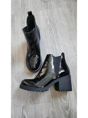 Dirty Laundry Boots Womens Size 8 Patent Chunky Heel Chelsea Lug Sole Shoes